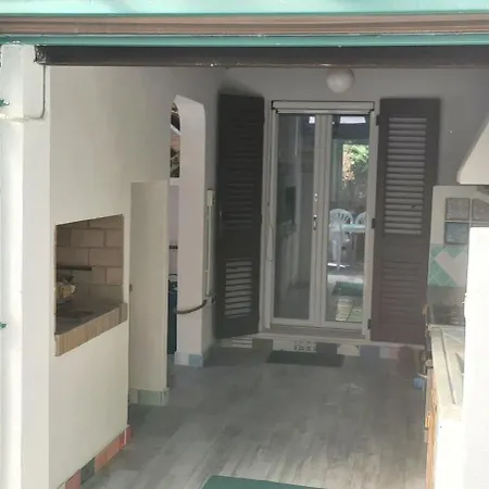 Jungle House - Pineta Is Morus בית נופש